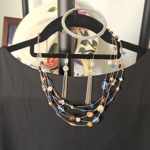 Necklace and earrings set